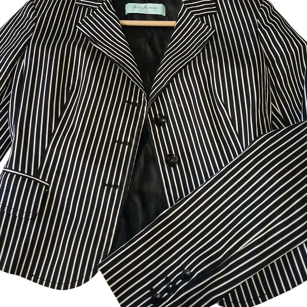 GUESS Black & White Stripe Jacket (NWOT) - Picture 1 of 8
